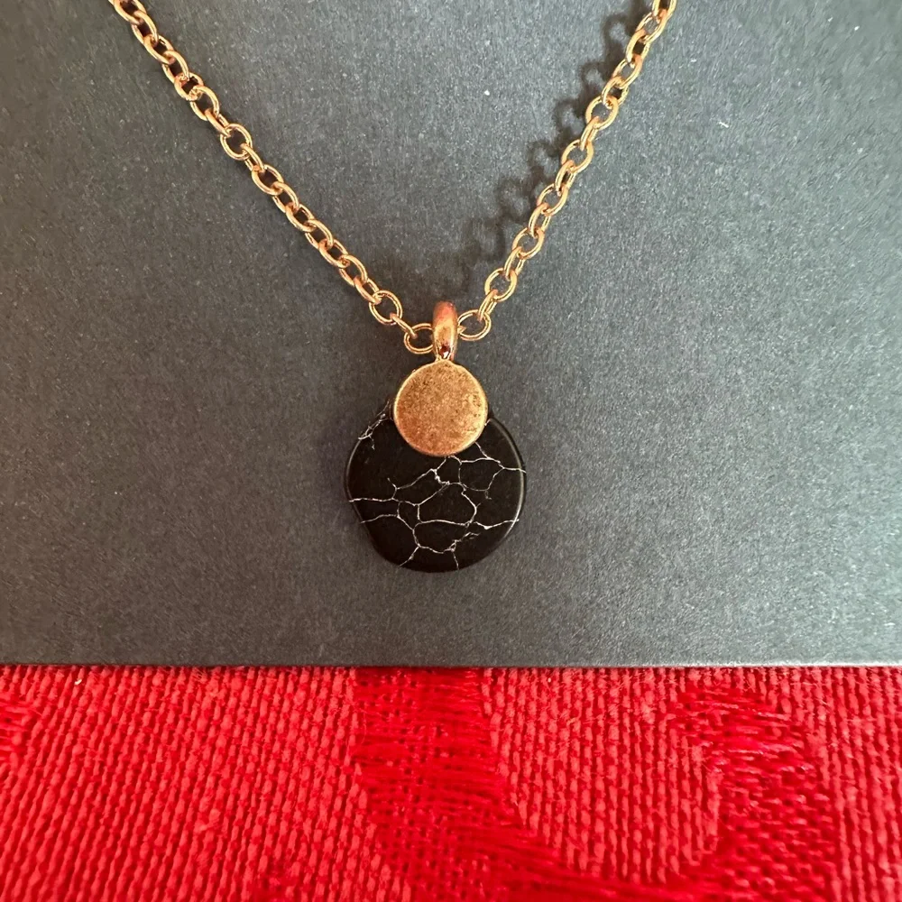 🌵 3/$15 Universal Thread Gold Chain with Black Onyx Pendant ( see description)